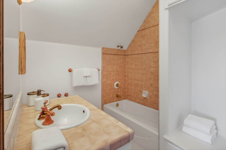 Bathroom (4)